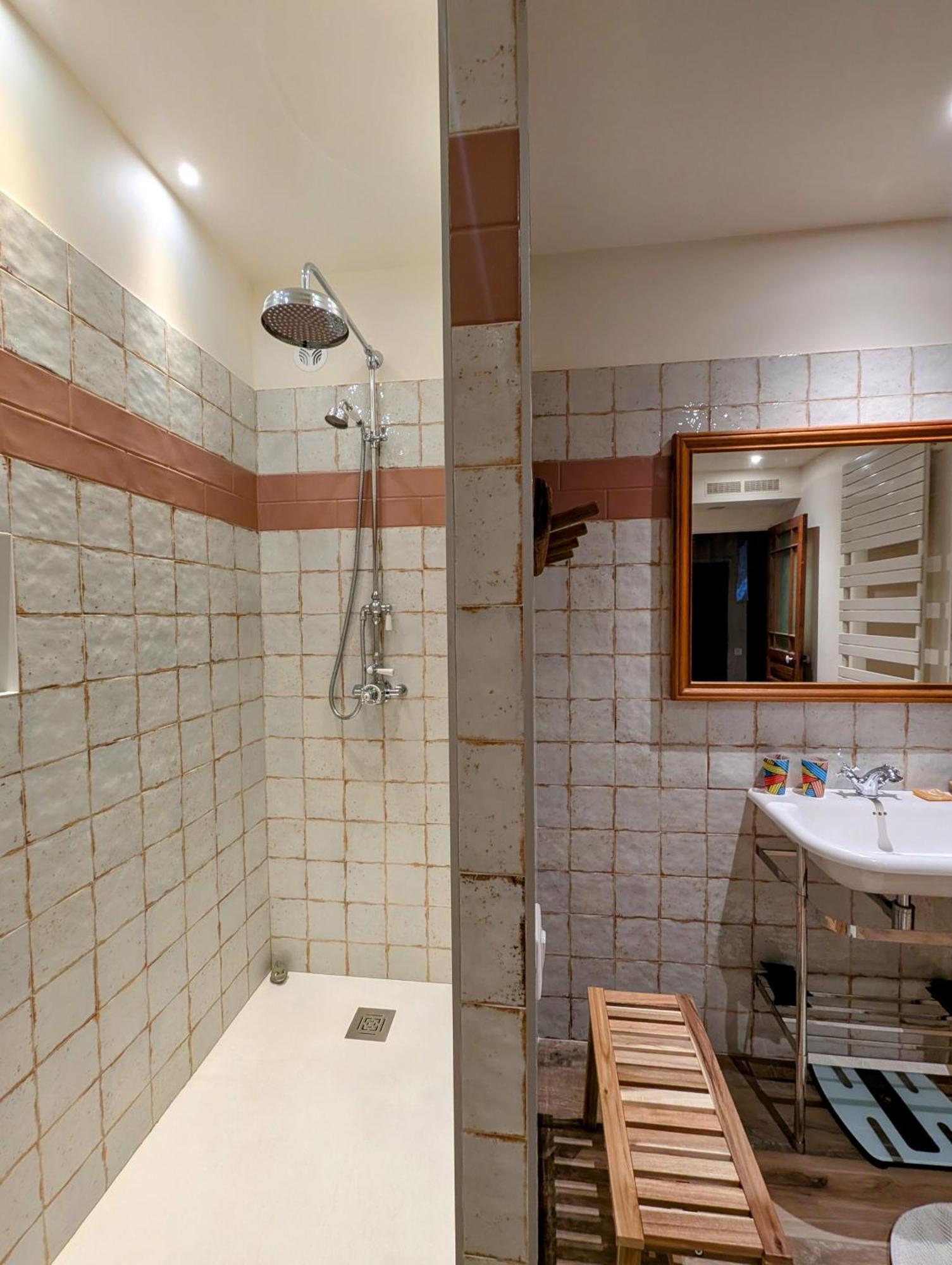 Clem - Appartement Dans Le Coeur D'Arles Eksteriør bilde