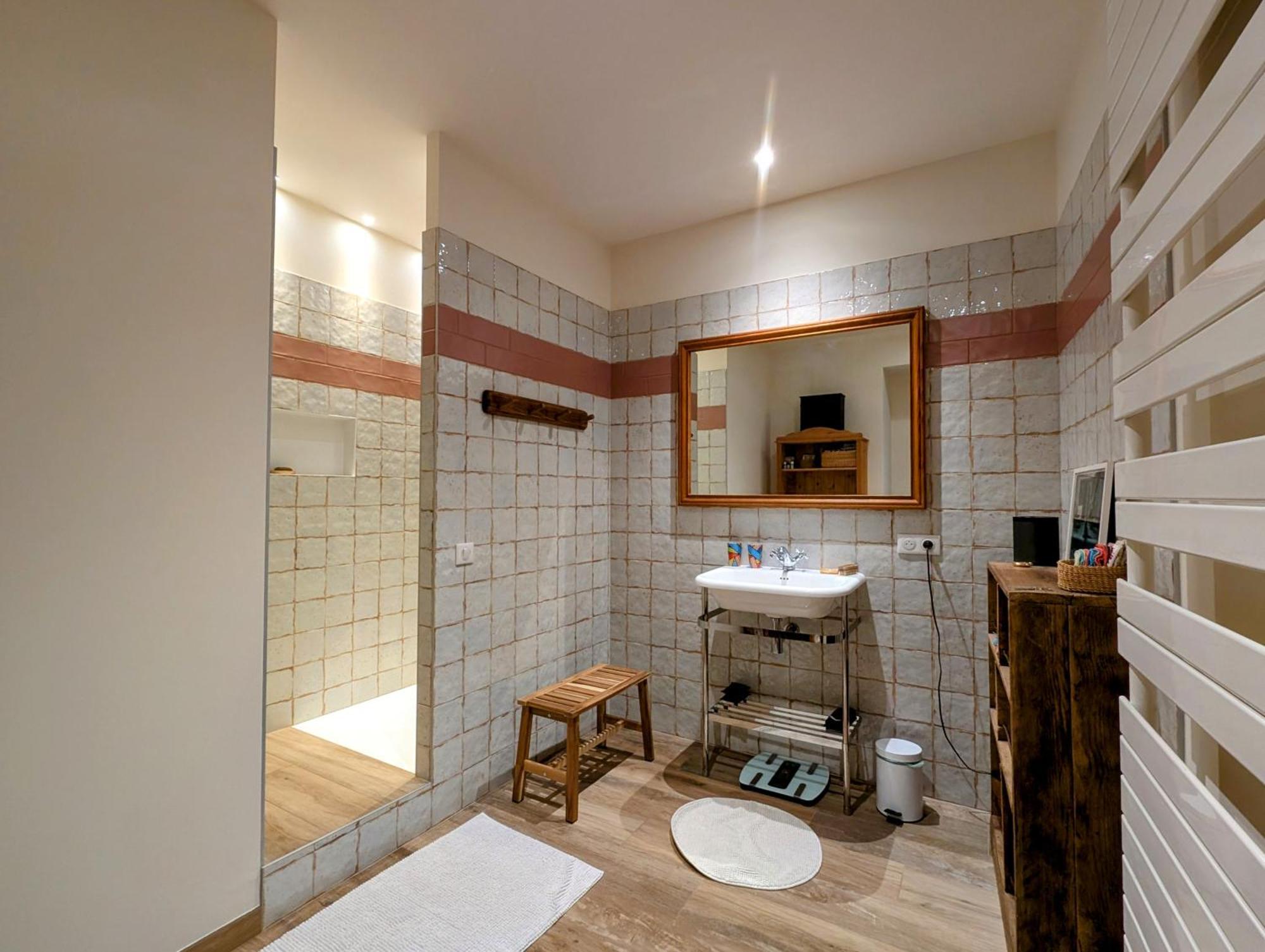 Clem - Appartement Dans Le Coeur D'Arles Eksteriør bilde